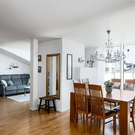 Huoneisto 2ndhomes Luxury 2br City Penthouse With Sauna And Balconies *