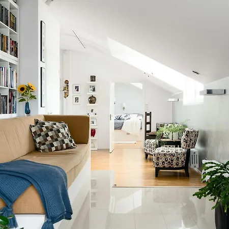 Apartment 2ndhomes Luxury 2br City Penthouse With Sauna And Balconies
