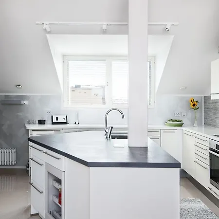 2ndhomes Luxury 2br City Penthouse With Sauna And Balconies Huoneisto